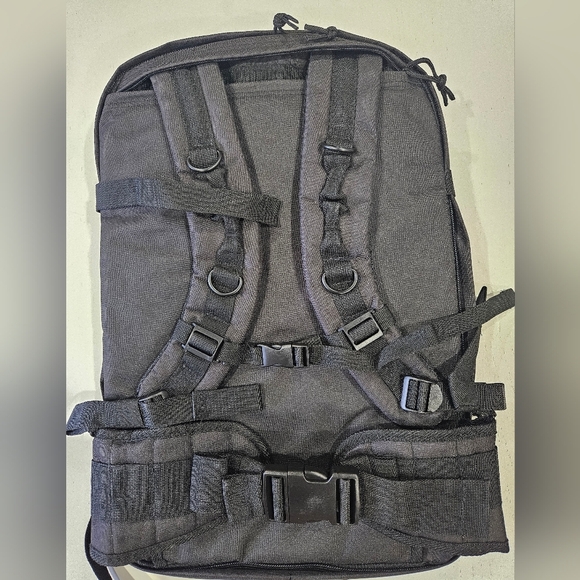 Sandpiper of California Black Military Mens Hiking Bugout Bag NEW - Picture 5 of 16
